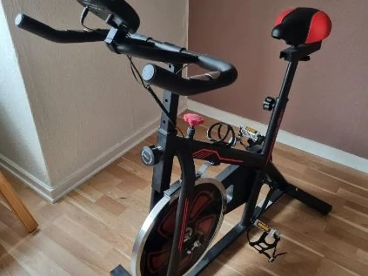 Billede 7 - Motions cykel som ny.