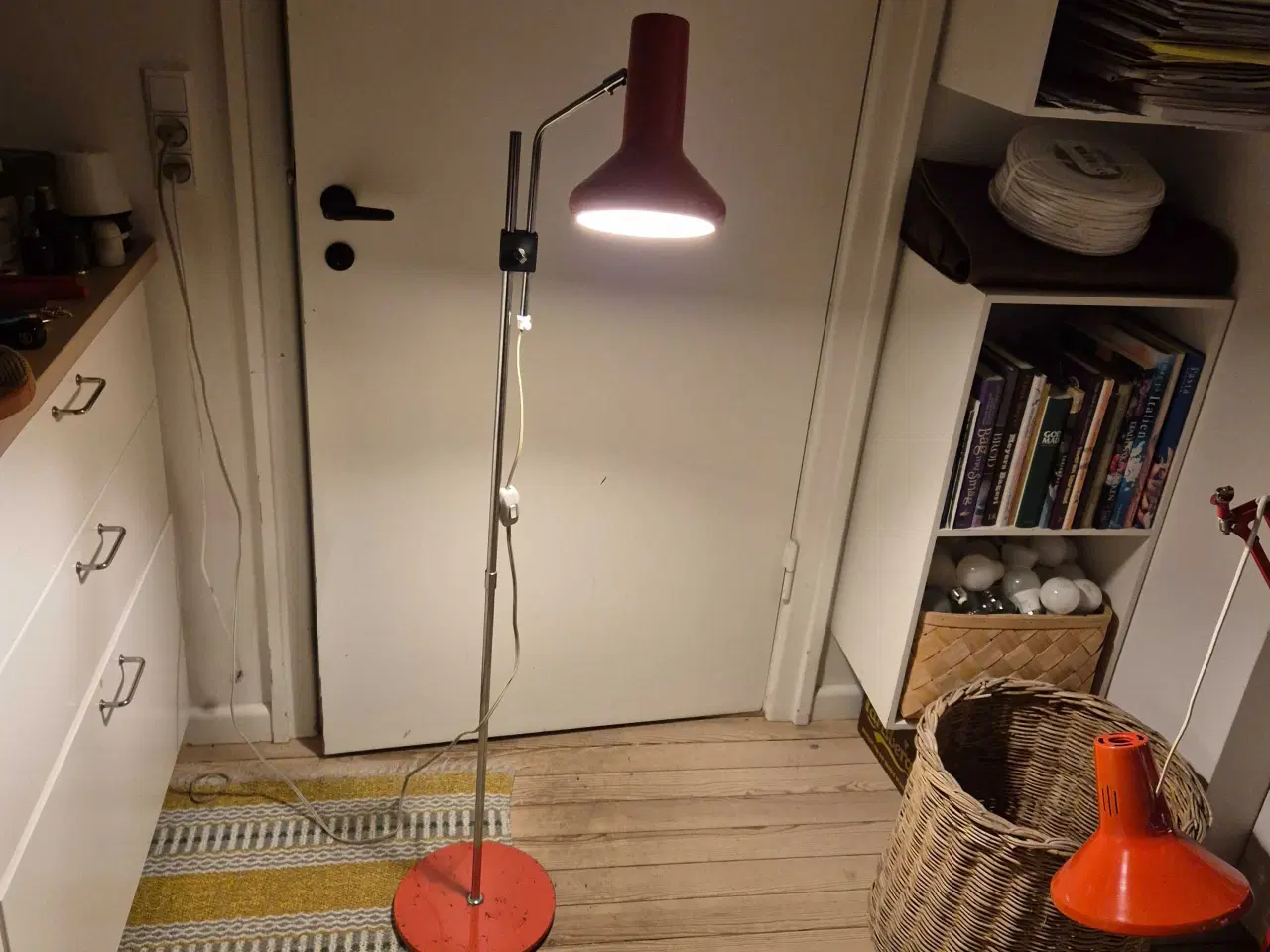 Billede 7 - Usædvanlig orange gulvlampe med den rette patina