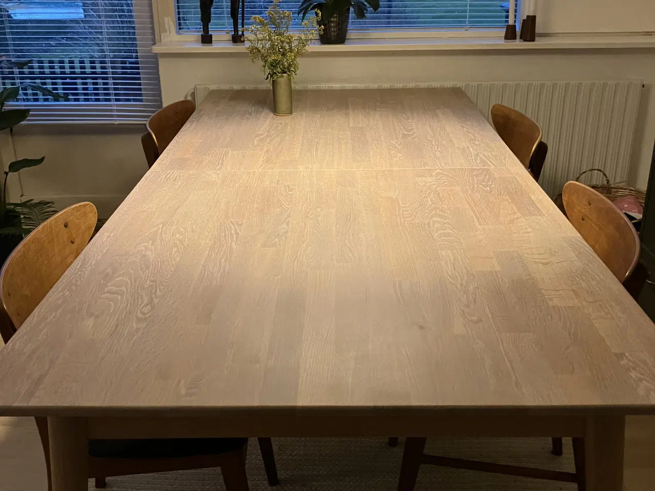 Billede 6 - Spisebord i massivt egetræ, med sommerfugle udtræk