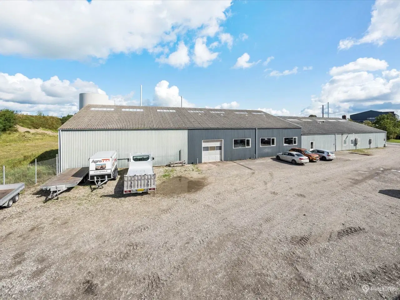 Billede 17 - Bilforretning med meget udenomsplads