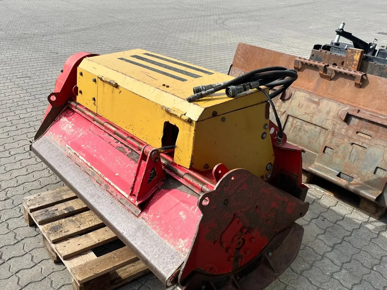 Billede 3 - Bobcat t590 MED afretter+powerrake+knuser