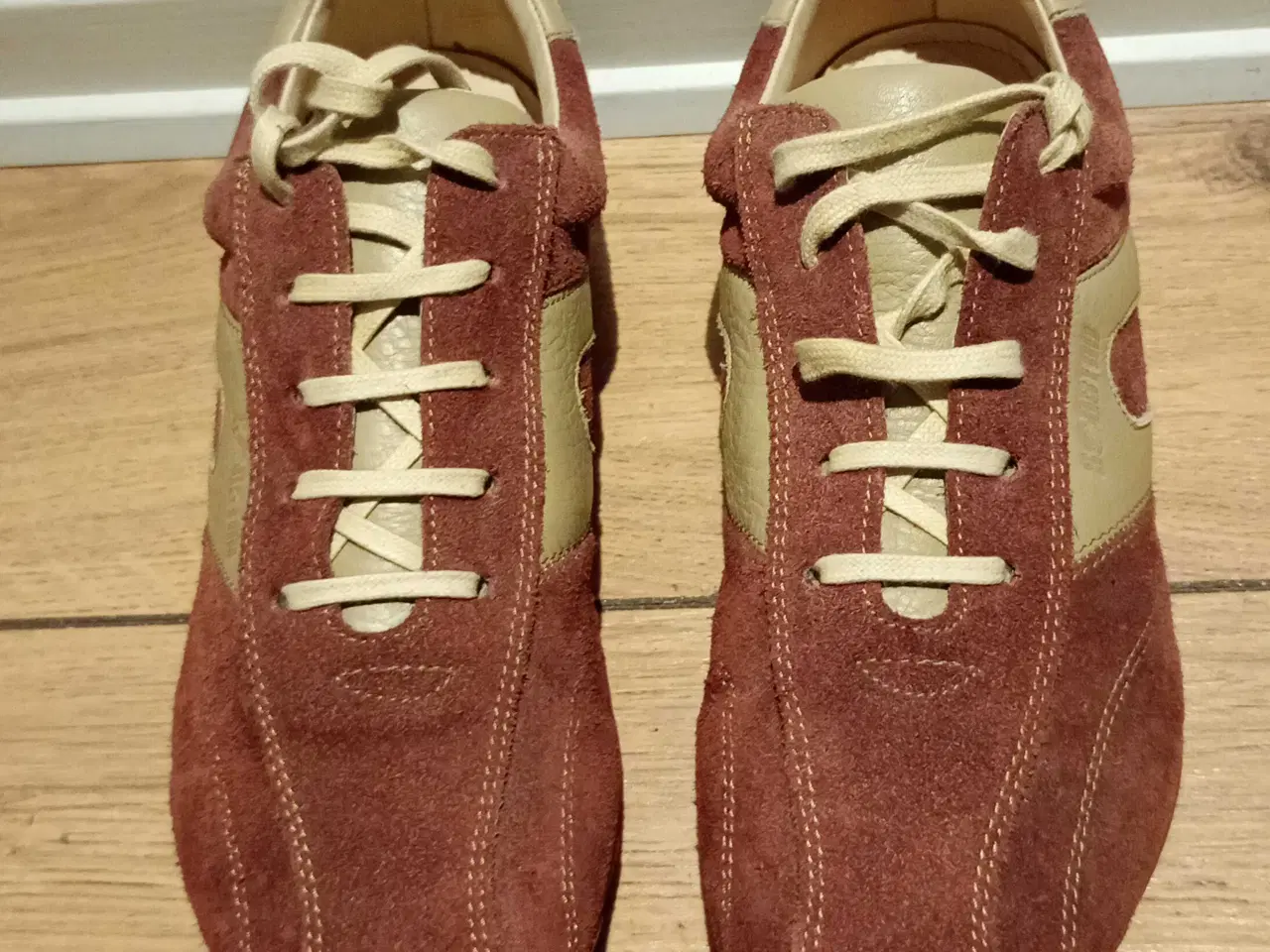 Billede 1 - Fine sneakers, SOBSTAD, ruskind, str. 41. Som nye.