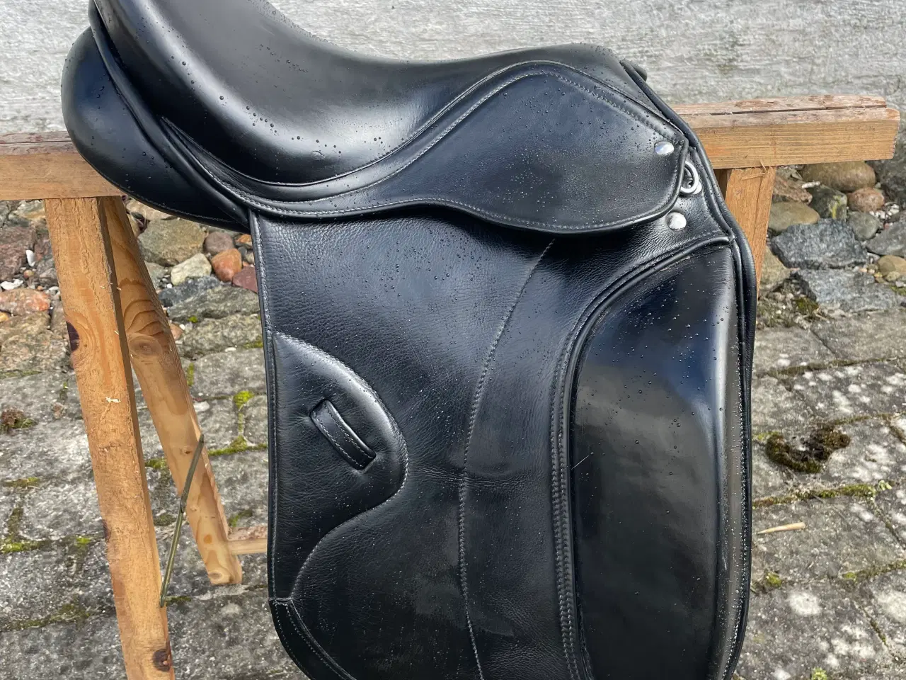 Billede 1 - Sort dressur sadel 16”