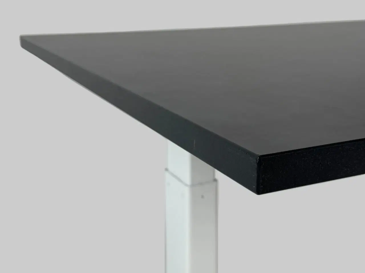 Billede 5 - Linak Hæve/sænkebord – Mørkegrå/Hvidt Stel 140x80 cm