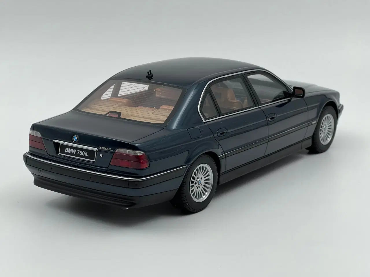 Billede 4 - 1995 BMW 750iL Limited Edition - 1:18