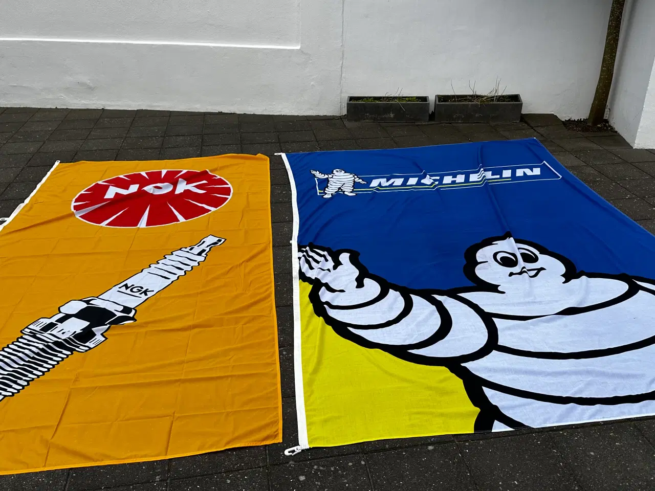 Billede 2 - Ngk og Michelin bannere