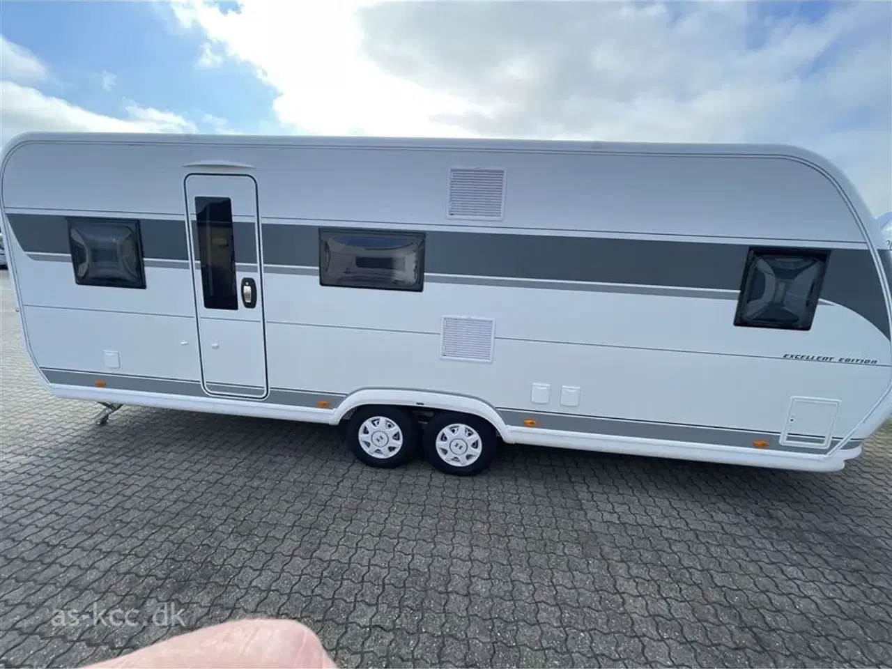 Billede 2 - 2024 - Hobby Excellent Edition 650 KMFe   Honbby Excellent Edition 650 KMFE 2024 Isabella Forum 3,5 m fortelt samt tæppe og presenning. medfølger