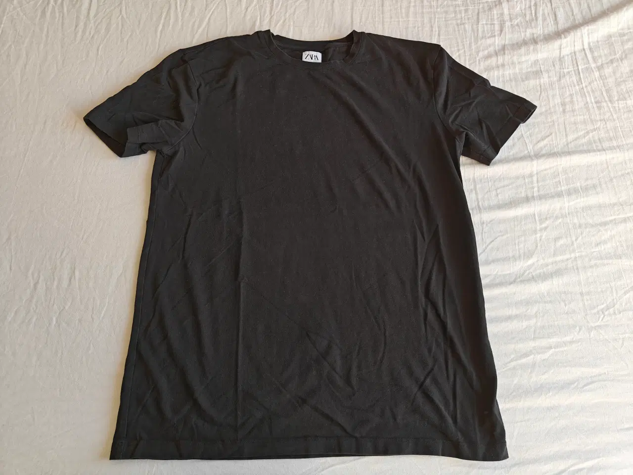 Billede 1 - Sort Zara slim fit T-Shirt str. XL ny.