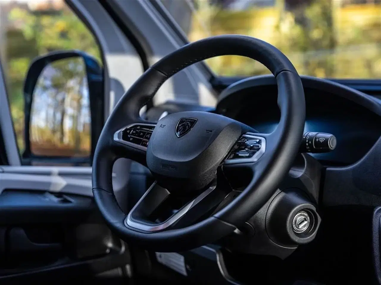 Billede 61 - 2026 - Tourne 6.4 Cruise aut. gear - Black   Den originale Tourne med langsgående senge