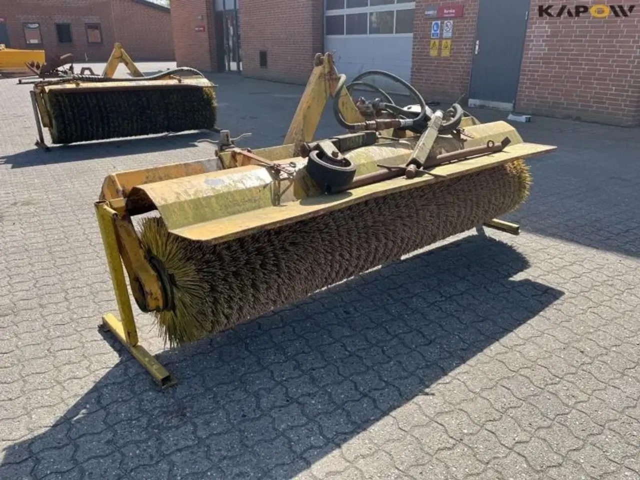 Billede 3 - - - - Fejekost