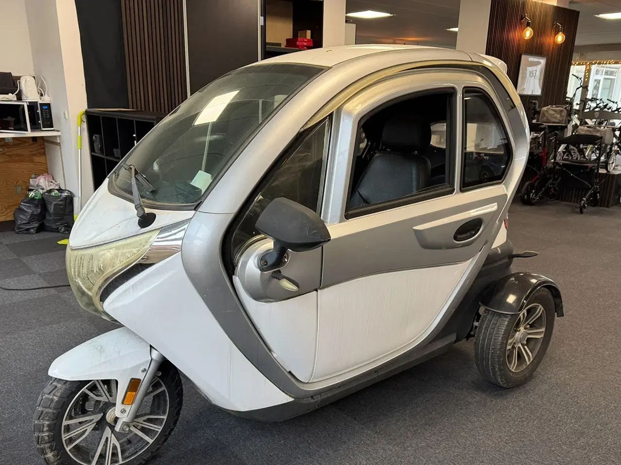 Billede 2 - Urban hvid/sølv