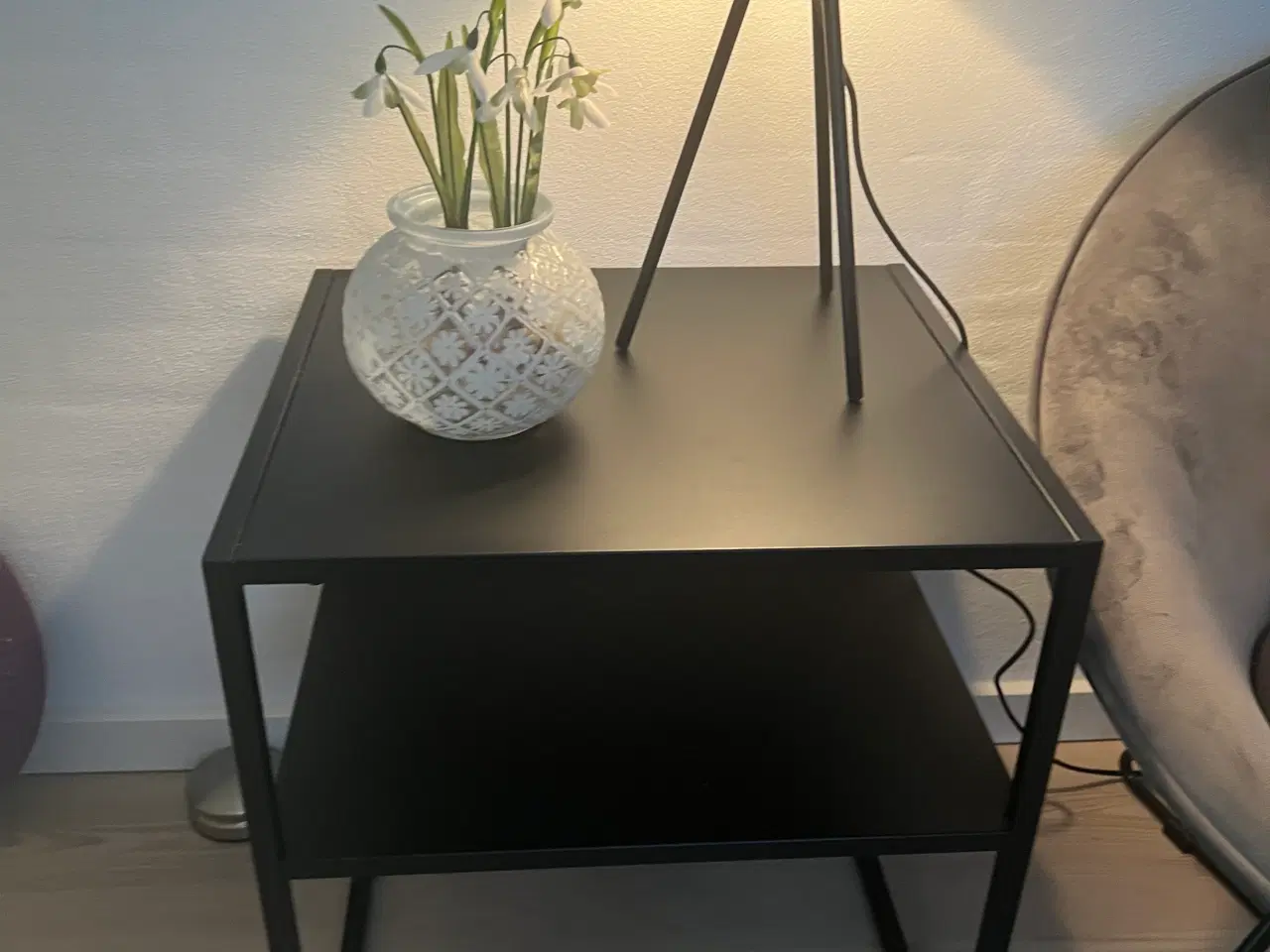 Billede 5 - Sengebord fra IKEA med lampe