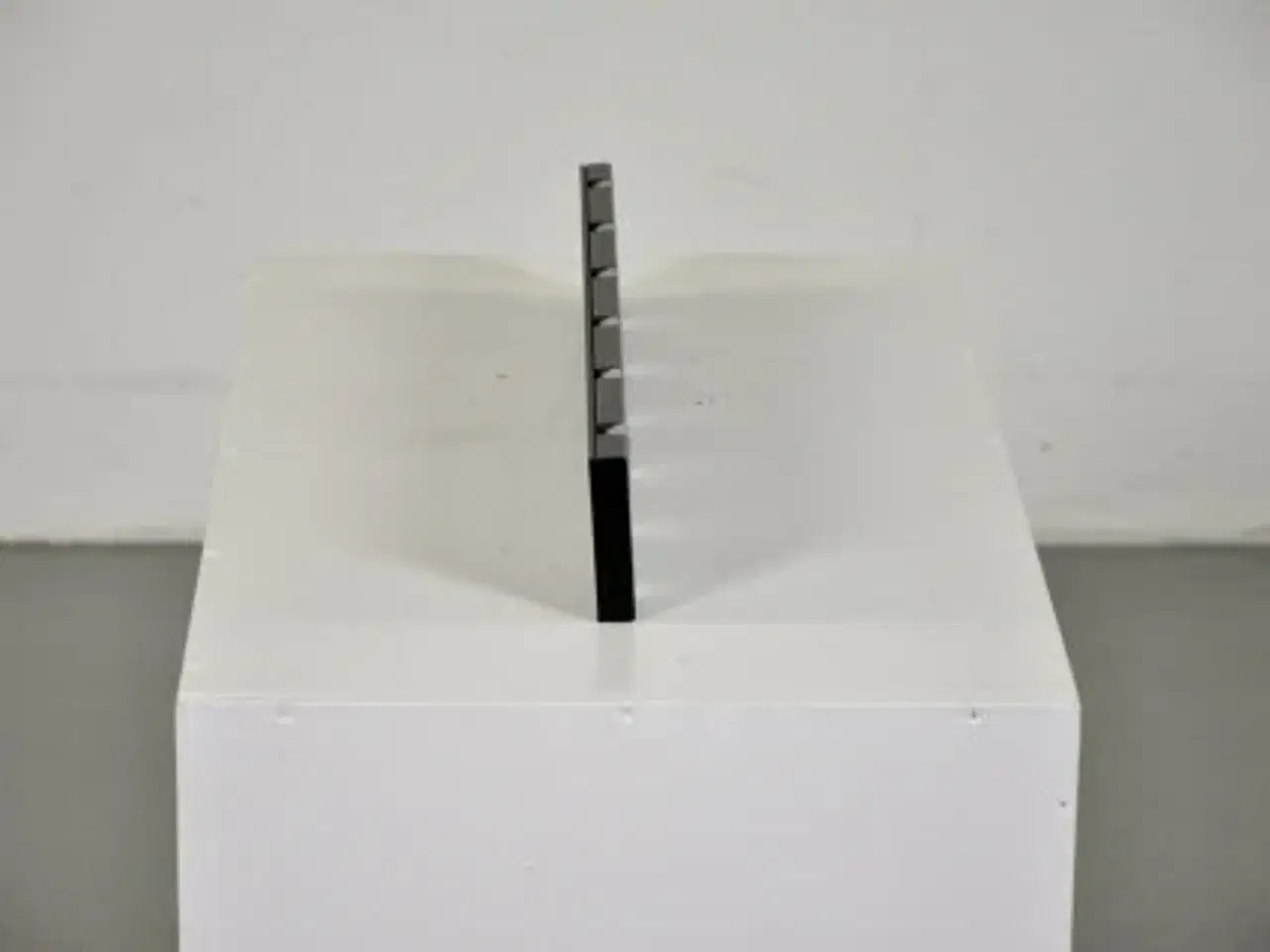 Billede 4 - Knax knagerække i sort med seks alu knage