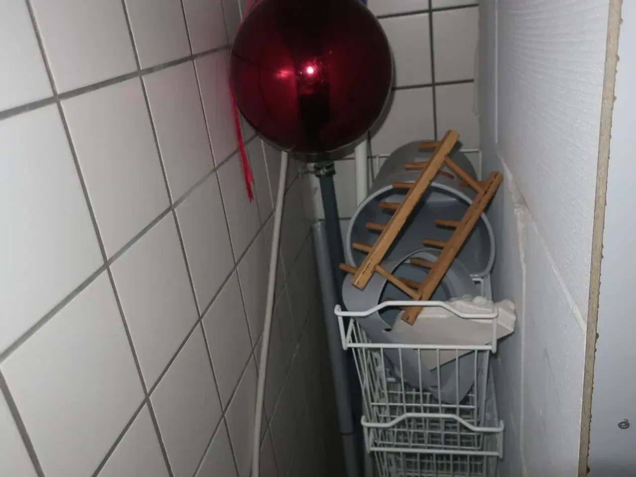 Billede 3 - Støvsuger NILFISK / rengøringsartikler m.m.