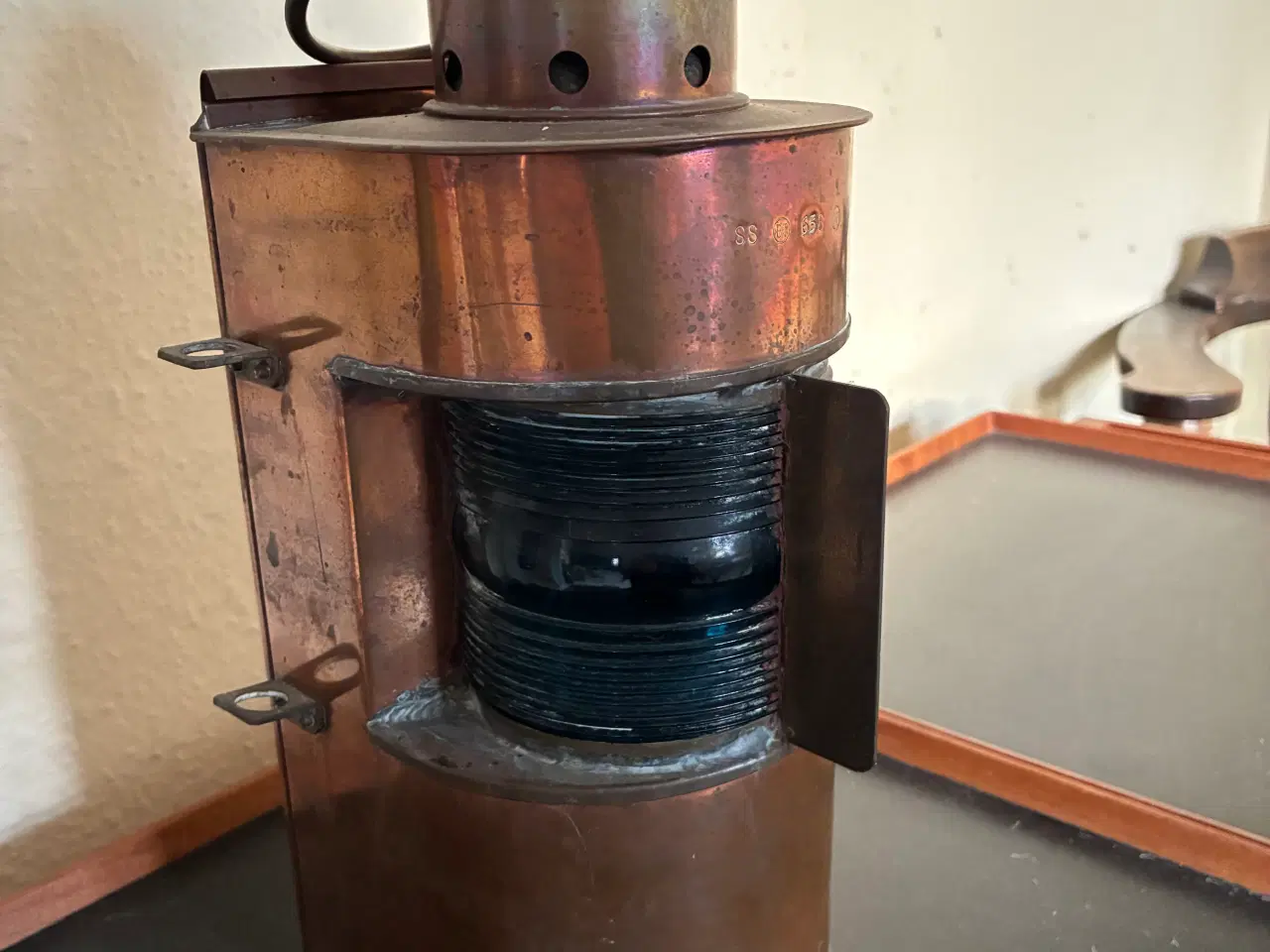 Billede 3 - Skibslanterne i kobber med rødt og grønt glas