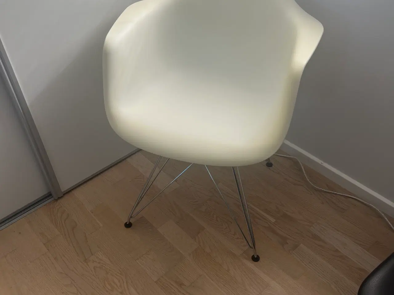 Billede 2 - Eames armchair m læder hynde