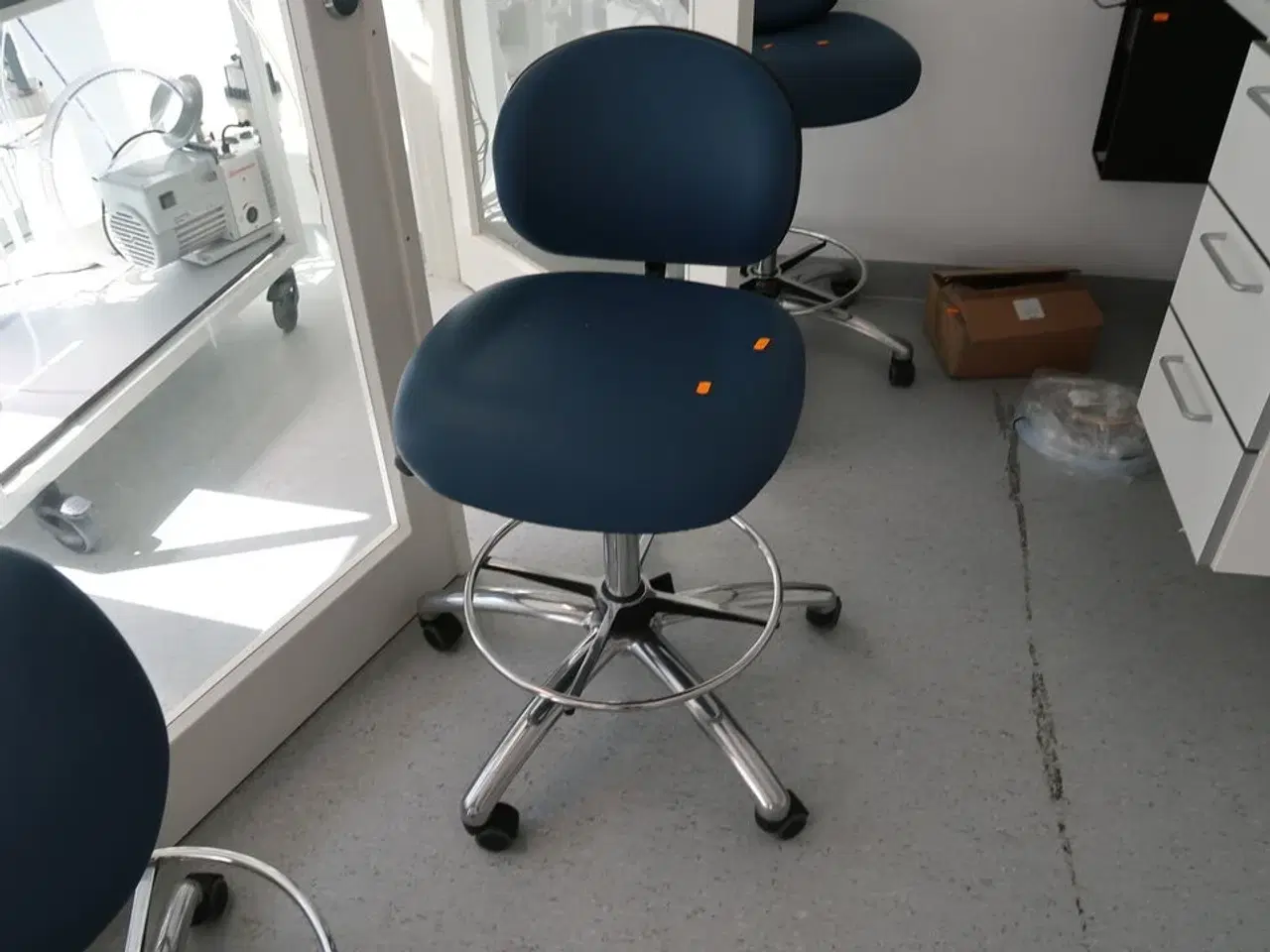 Billede 1 - Laboratoriestol VELA MEDICAL CHAIRS