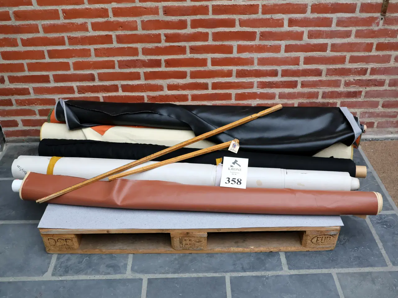 Billede 1 - 6 Ruller stof/kunstlæder m.m. 