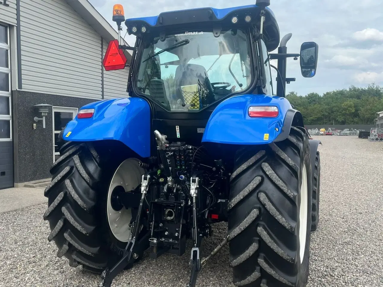 Billede 17 - New Holland T7.175 RangeCommand med frontlift. Meget velholdt gård traktor.