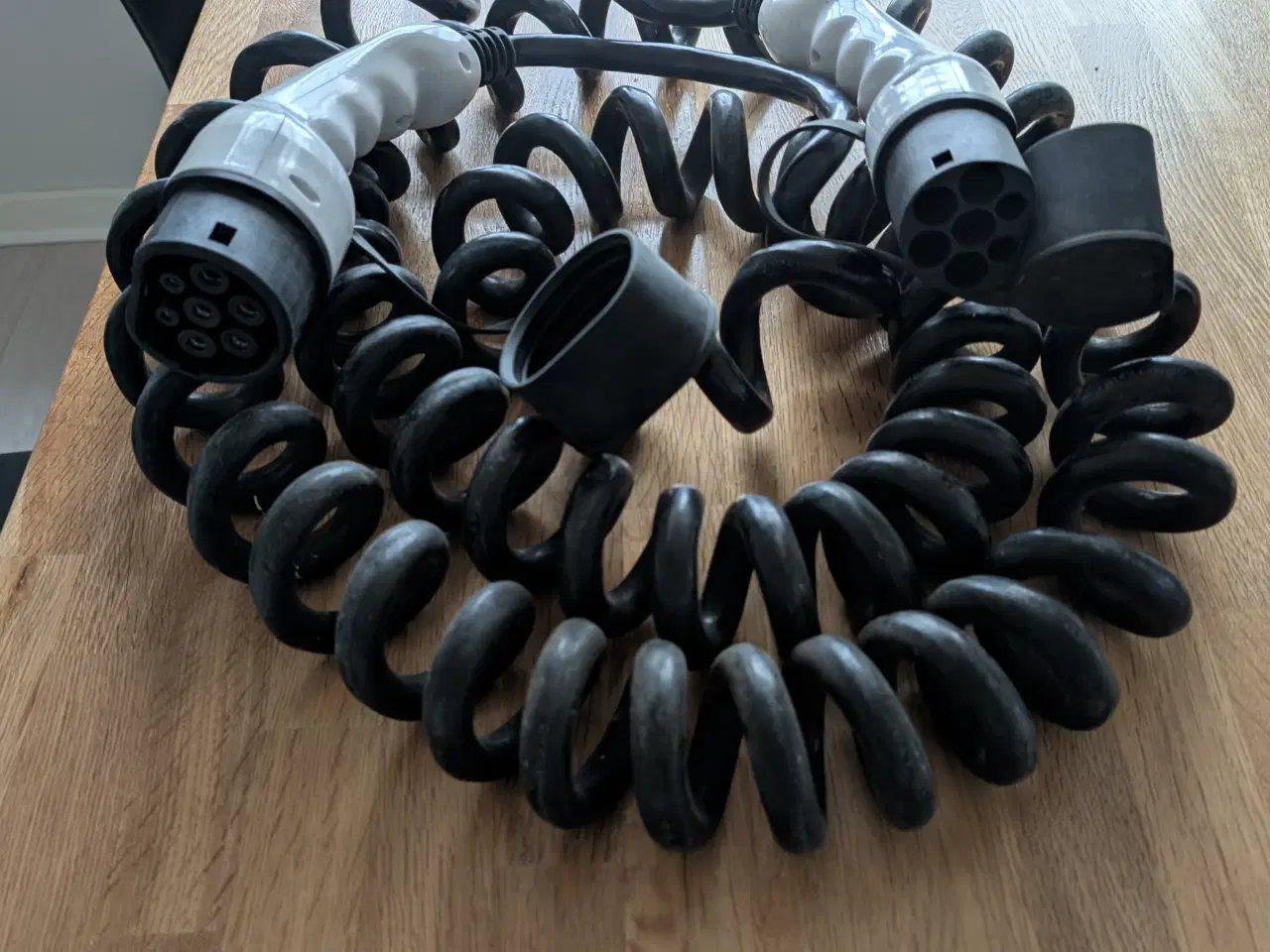 Billede 1 - Ladekabel til El bil 