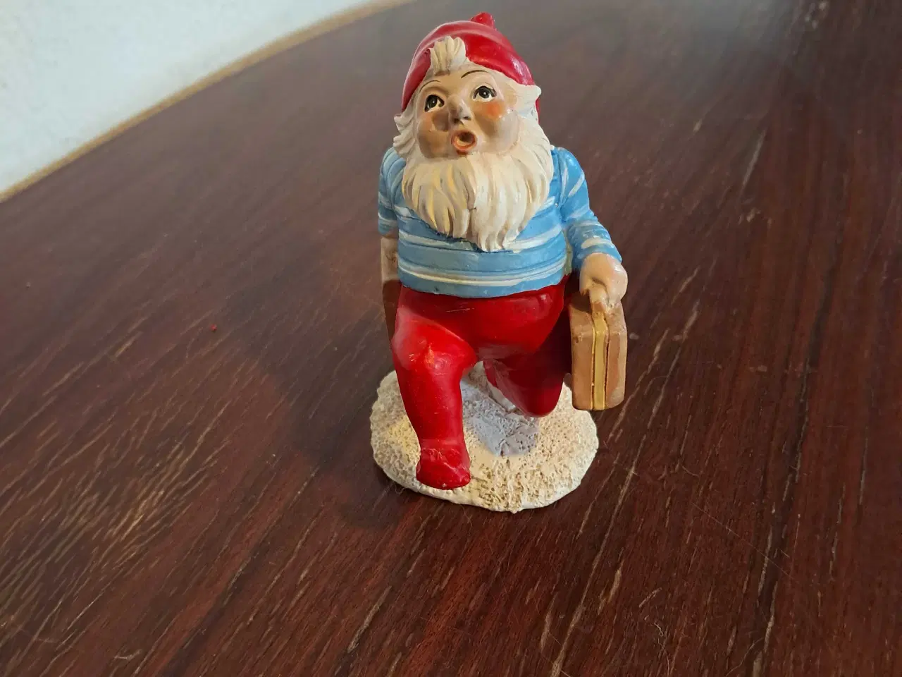 Billede 1 - Nisse med kufferter 