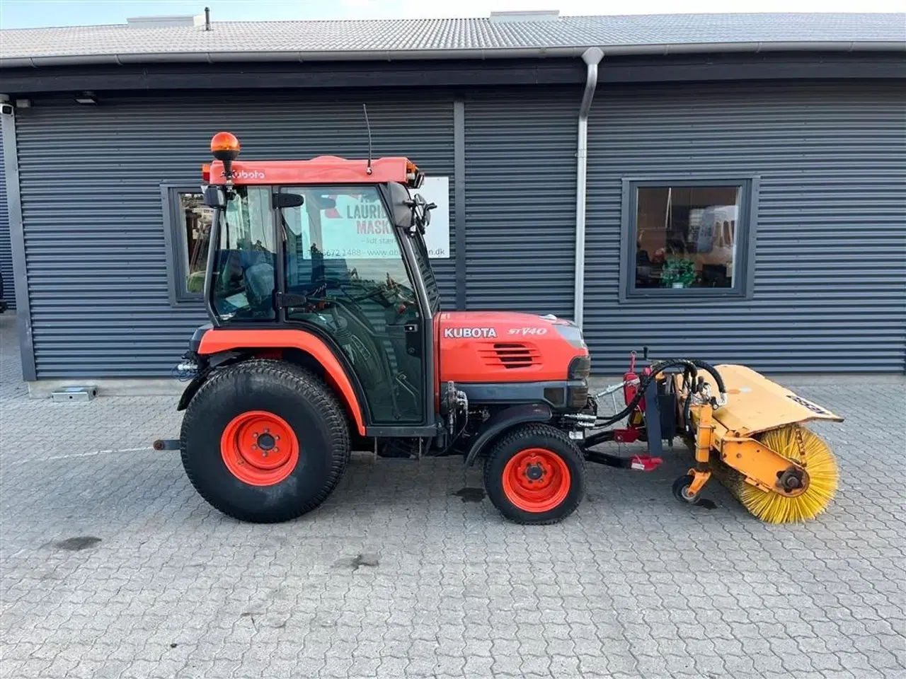 Billede 1 - Kubota stv 40 med frontlift og hydraulisk kost