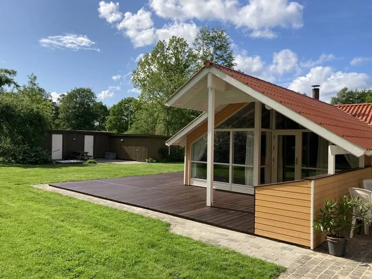 Billede 4 - Dejligt sommerhus p� stor naturgrund i Fjellerup for op til 8 personer - med stort gyngestativ.