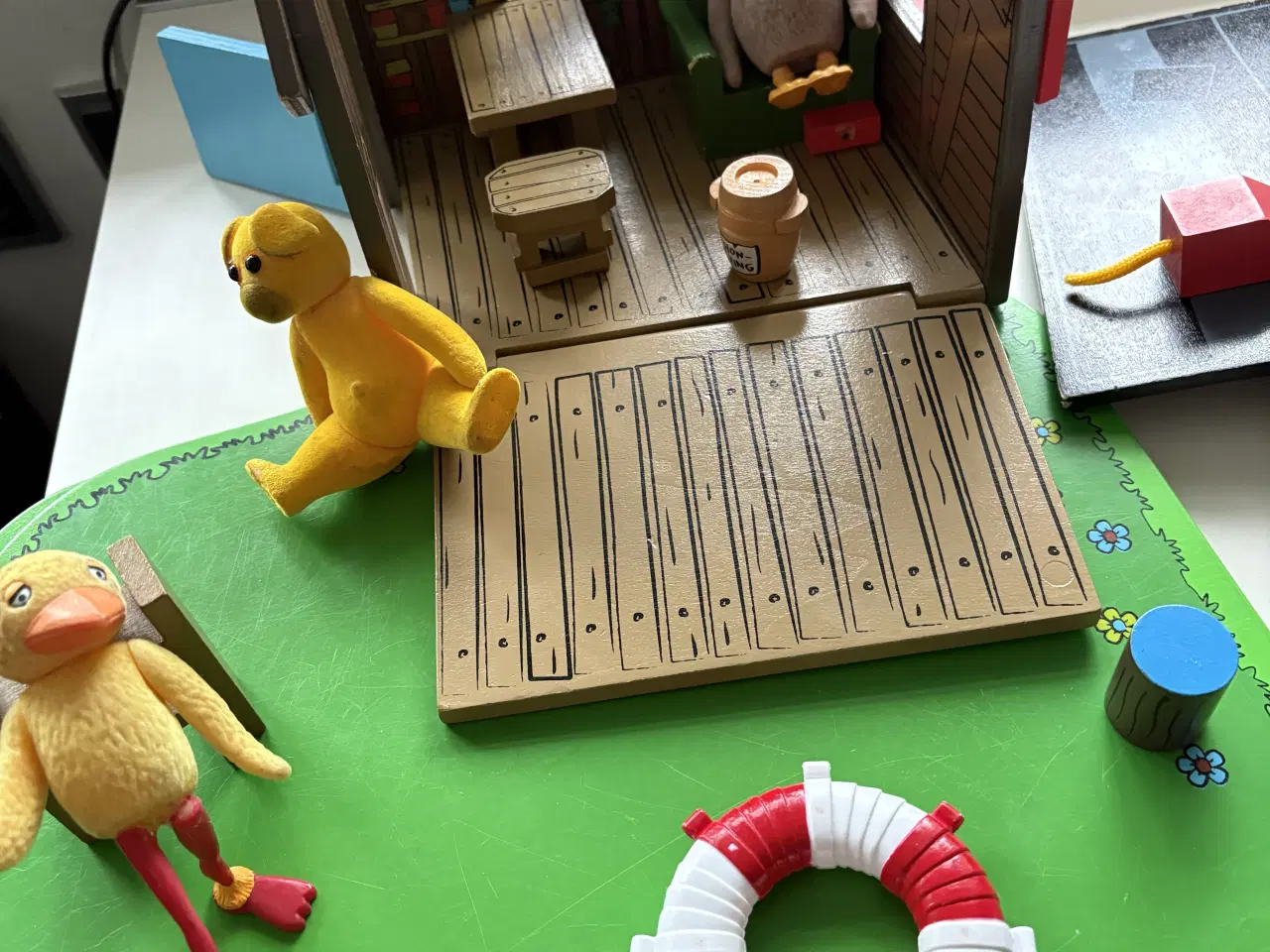 Billede 1 - Bamses hus - incl venner og møbler.