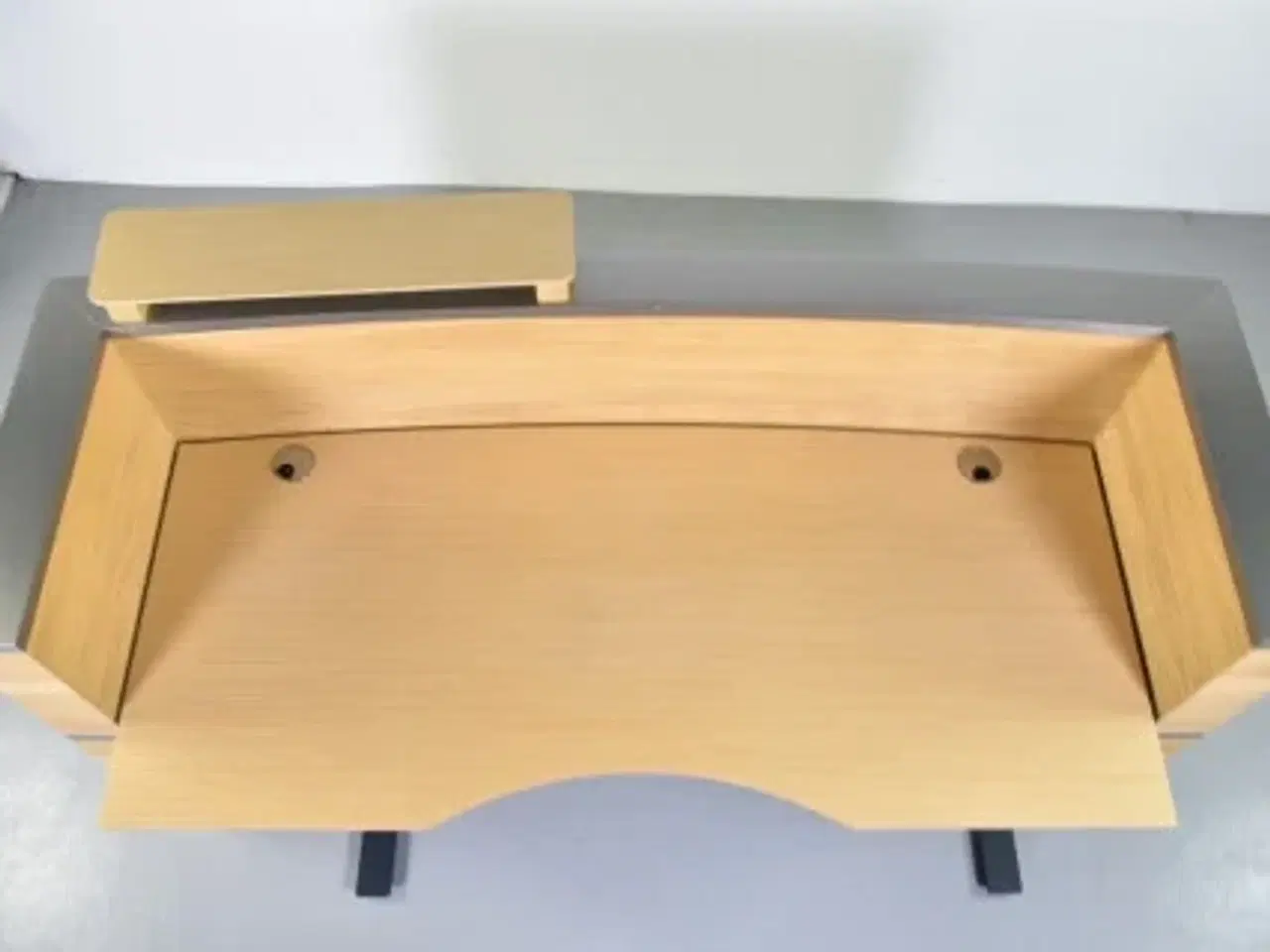 Billede 4 - Receptionsskranke i eg med hæve-/sænkebord