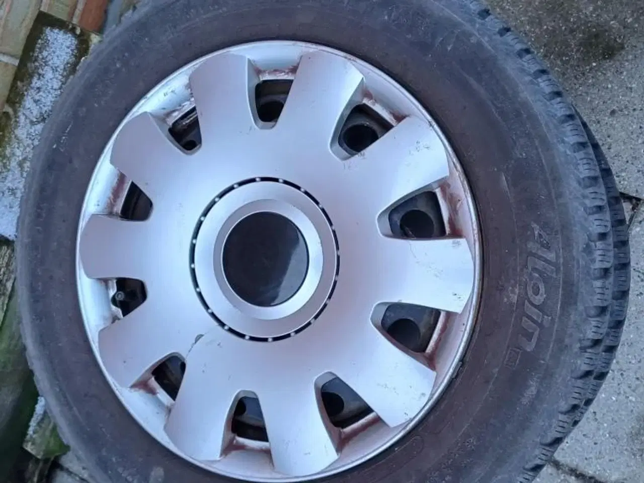 Billede 1 - 4 Vinterhjul (vinterdæk på fælge), i alt kr. 800
