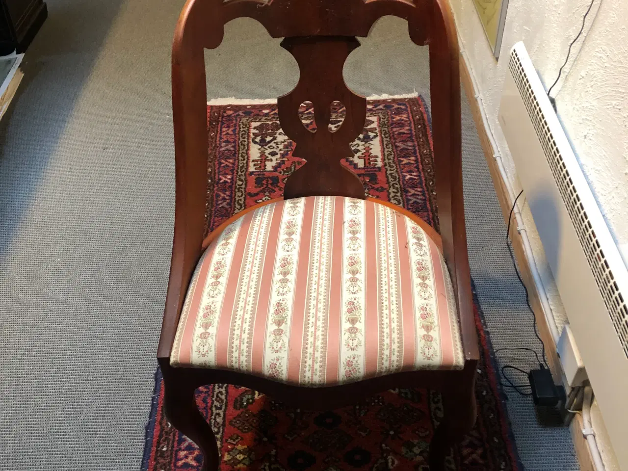 Billede 1 - Antik stol med rokoko beklædt sæde