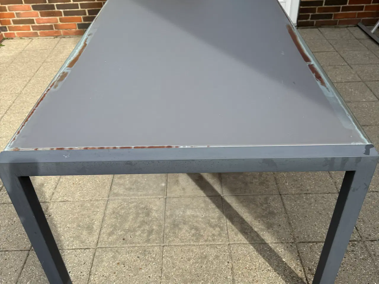 Billede 2 - Cane-line havebord grå metalstel og glasplade 