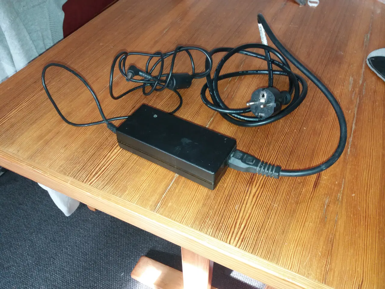 Billede 2 - Strømforsyning 19V - AC Adapter, ADP-90SB BB