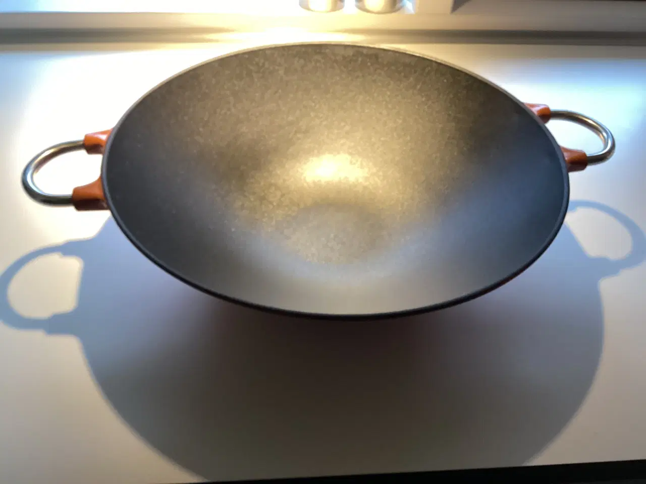 Billede 4 - Pæn og velholdt støbejerns wok