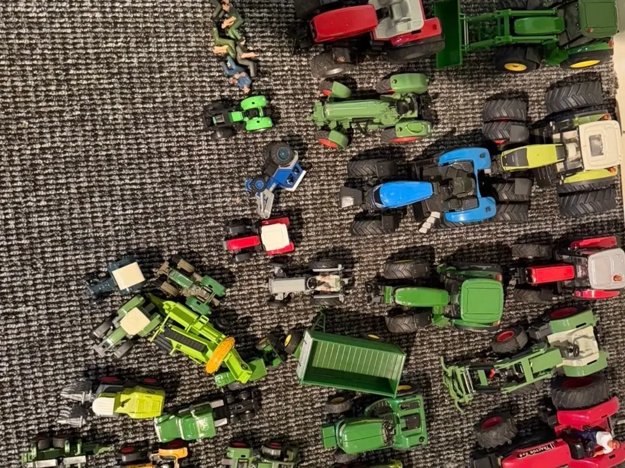 Billede 1 - Diverse mindre traktorer-mange i metal