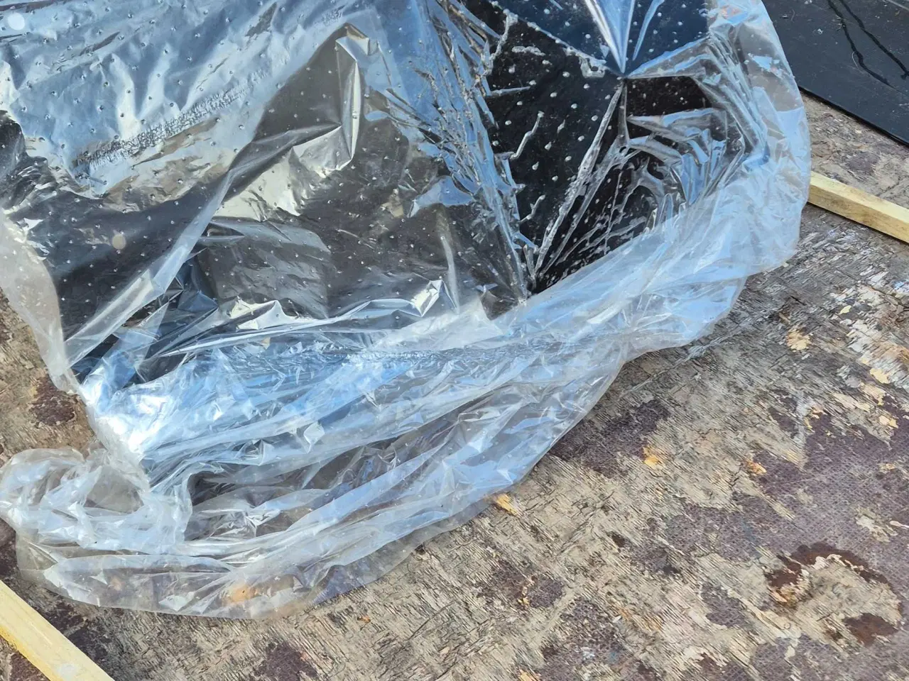 Billede 2 - Sorte taghætter til B6 tagplader i uåbnet pakning