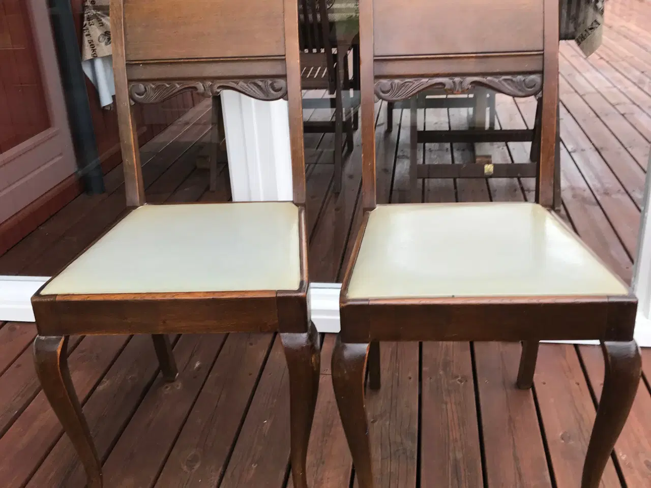 Billede 4 - Antik bord Med to stole -+ to uden sæde