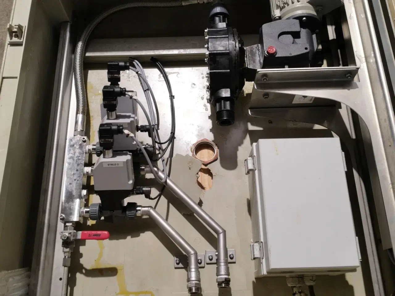 Billede 6 - - - - Doseringspumpe med styreskab