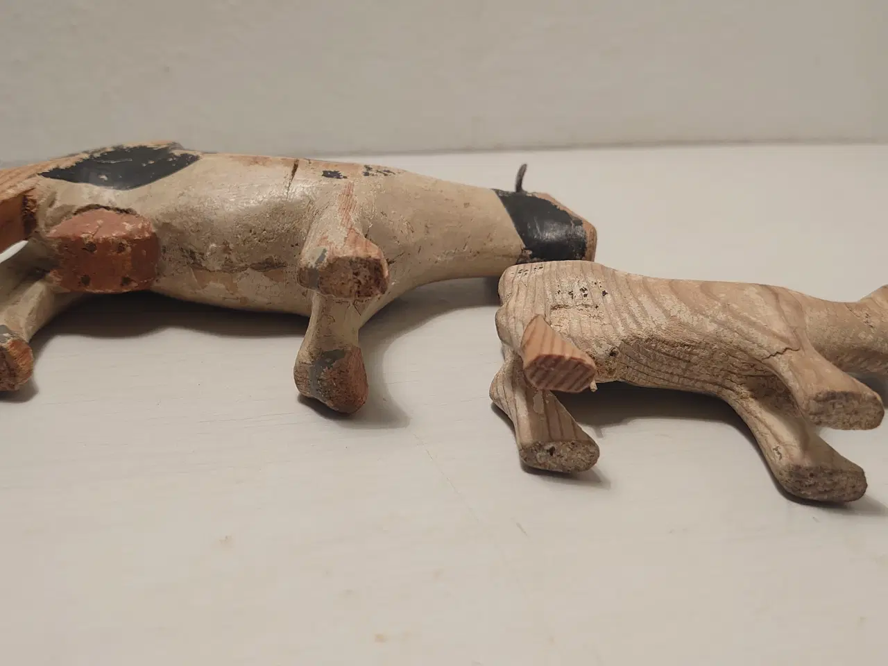 Billede 5 - Fængselslegetøj: Ko og kalv i træ.