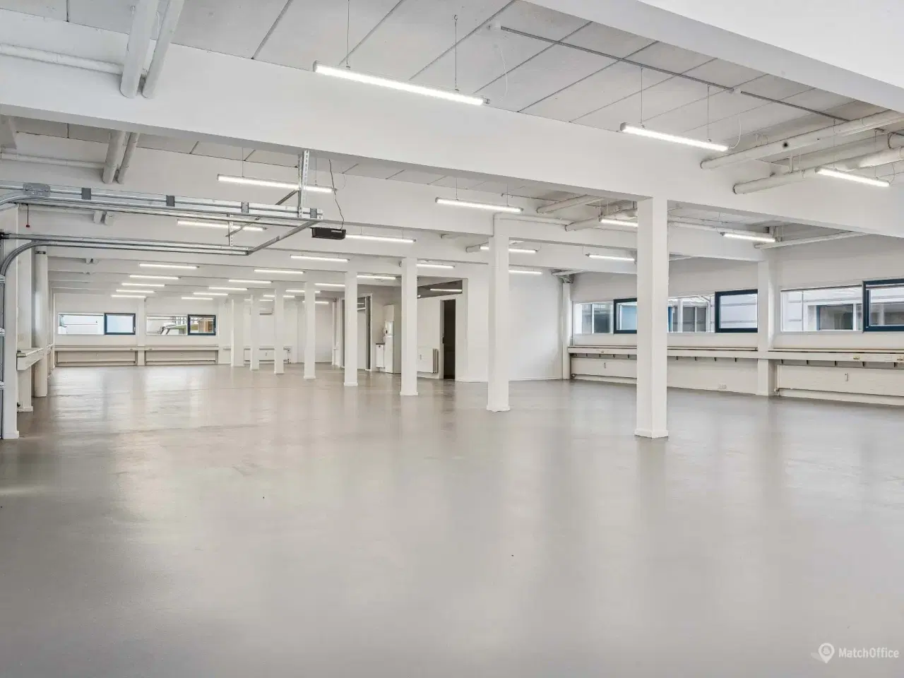 Billede 3 - 1.221m² lager og kontor/showroom til en lav leje. tæt på motorvej og togstation