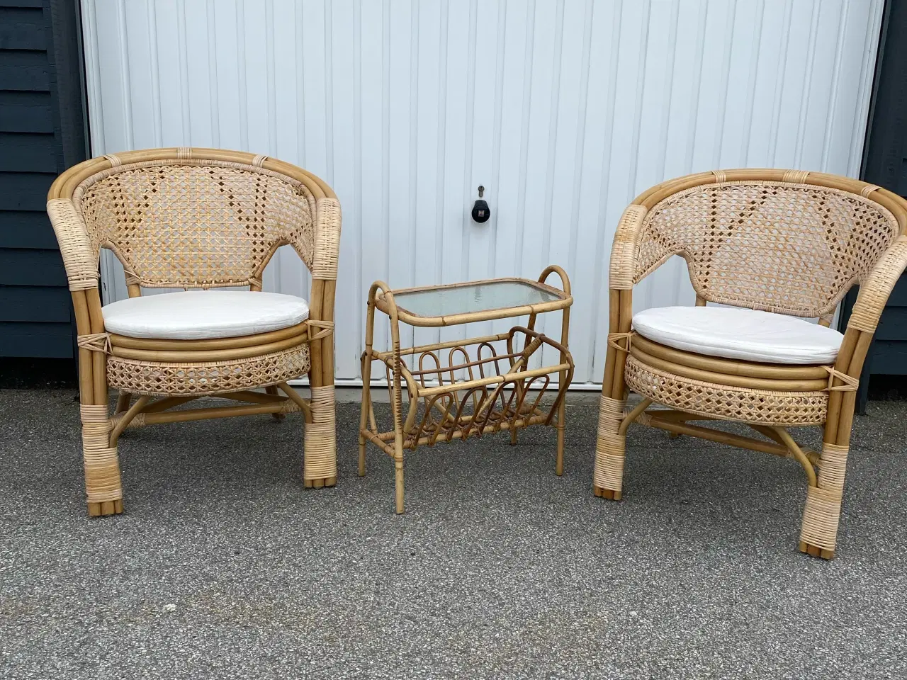 Billede 1 - Flot kurvesæt med 2 stole og et bord/bladholder