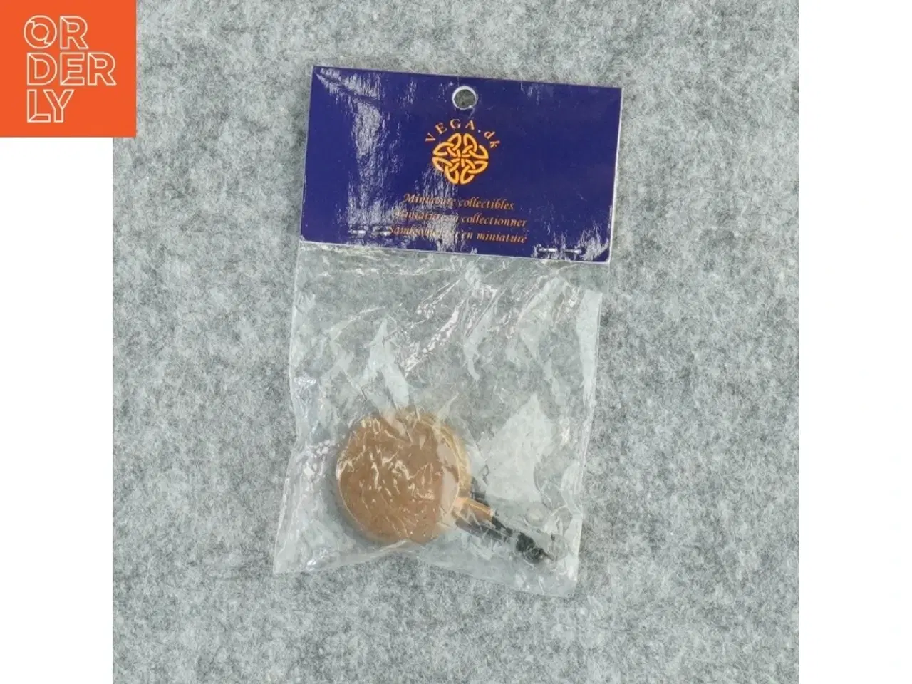 Billede 3 - Miniature kobber stegepande med ophæng, dukkehus udstyr fra Vega (str. 5,5x3 cm)