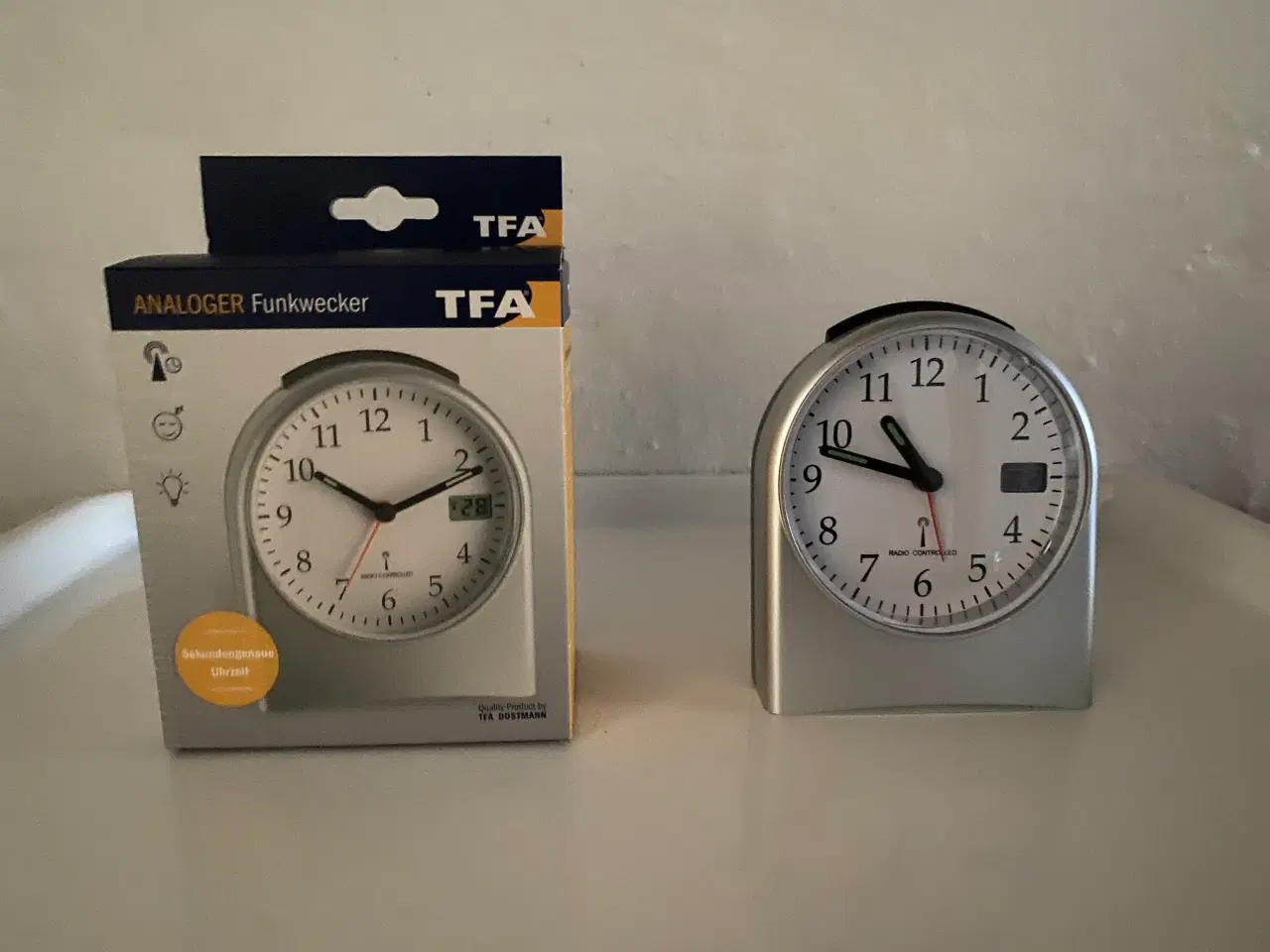 Billede 1 - TFA radiostyret vækkeur, sølv, 73.1040, kr. 75,-