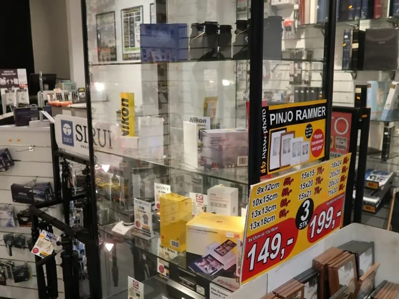 Billede 3 - Butiksinventar uden indhold