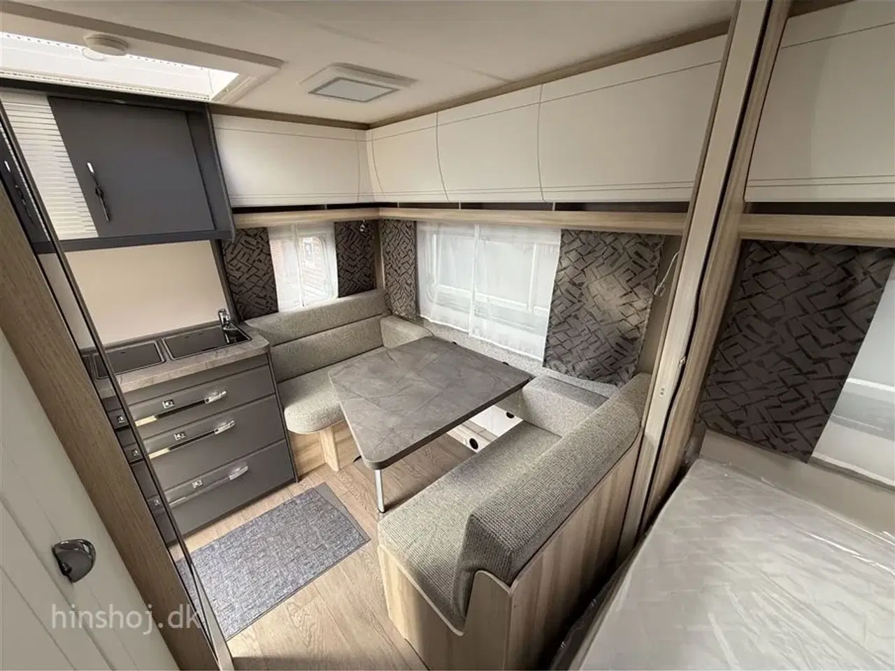 Billede 9 - 2025 - Hobby De Luxe 400 SFE   Fantastisk rejsevogn fra Hobby med en dejlige franskdobbelt seng fra Hinshøj Caravan.