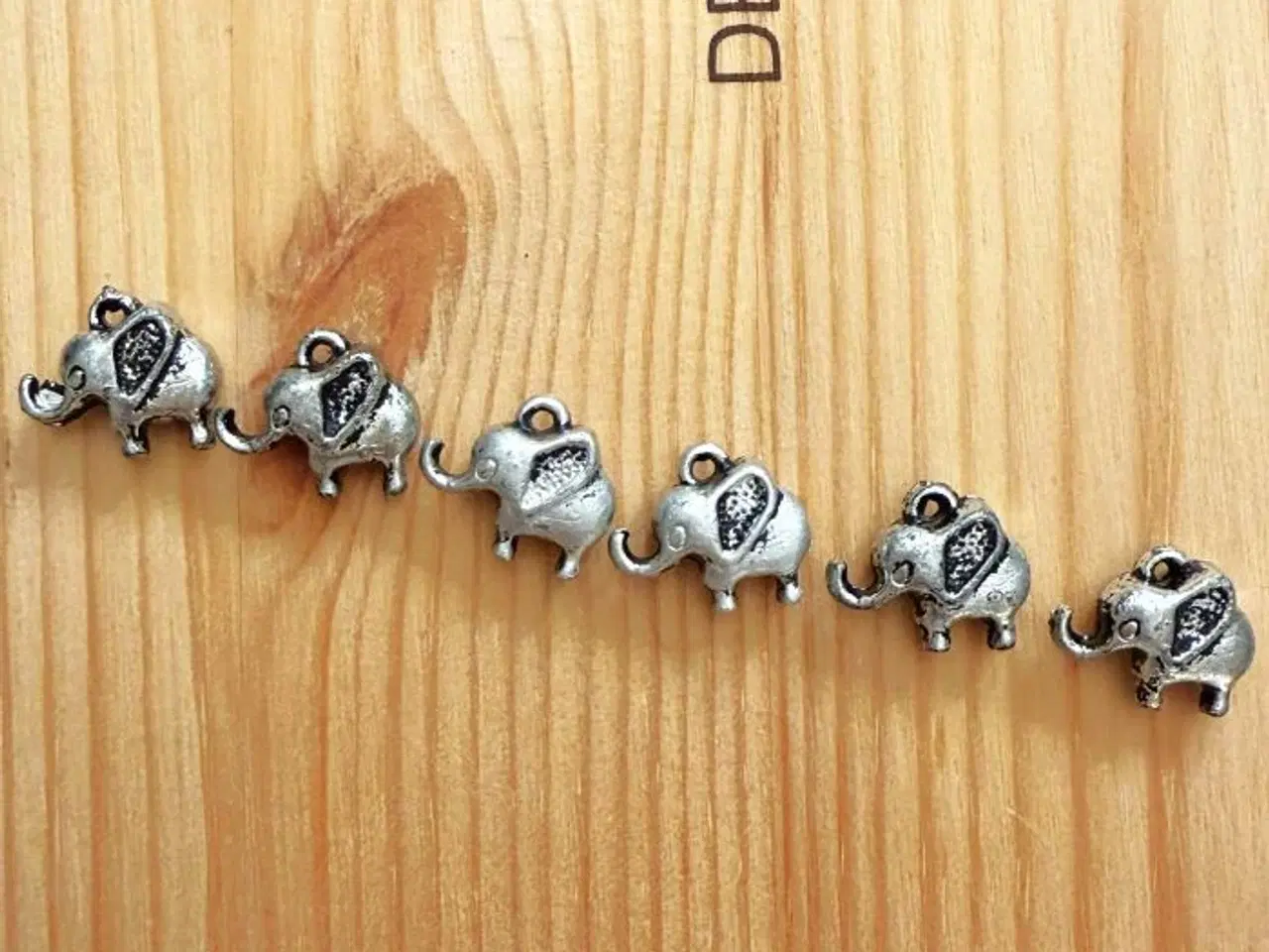 Billede 2 - Charms med elefanter, fx til dine egne smykker