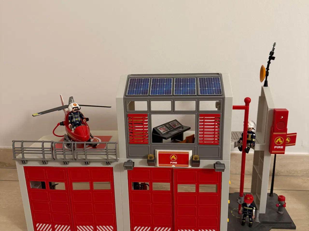 Billede 2 - Playmobil brandstation 9462