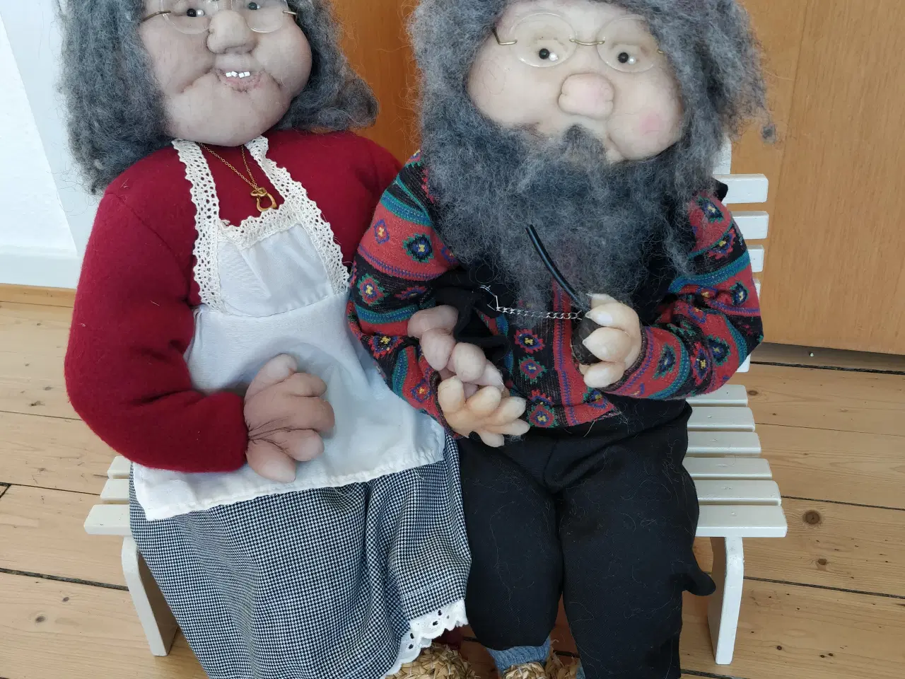 Billede 7 - Nissepar på bænk