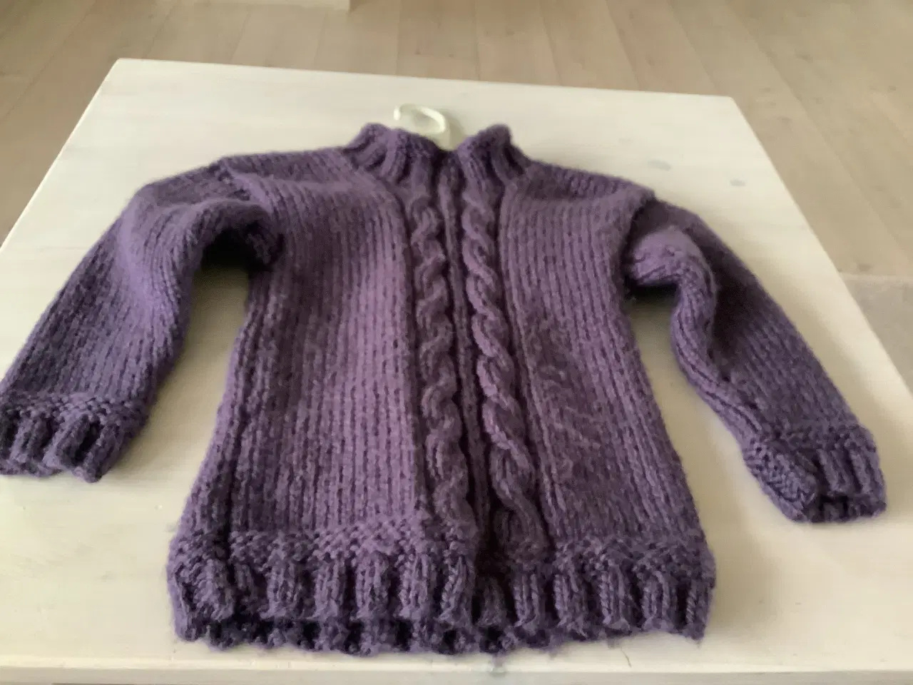 Billede 3 - Håndstrikket lilla cardigan str M og barn str3 år