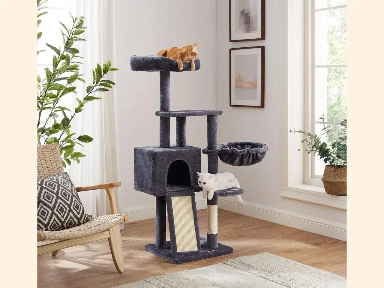 Billede 2 - Kattetræ med kradsebræt 135 cm – SONGMICS/Feandrea, mørkegrå